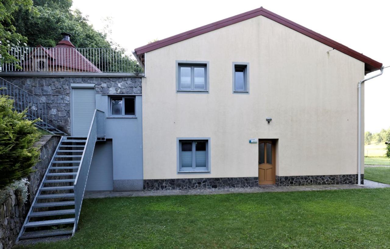 Guesthouse Idila Pod Nanosom Senozece Exterior photo