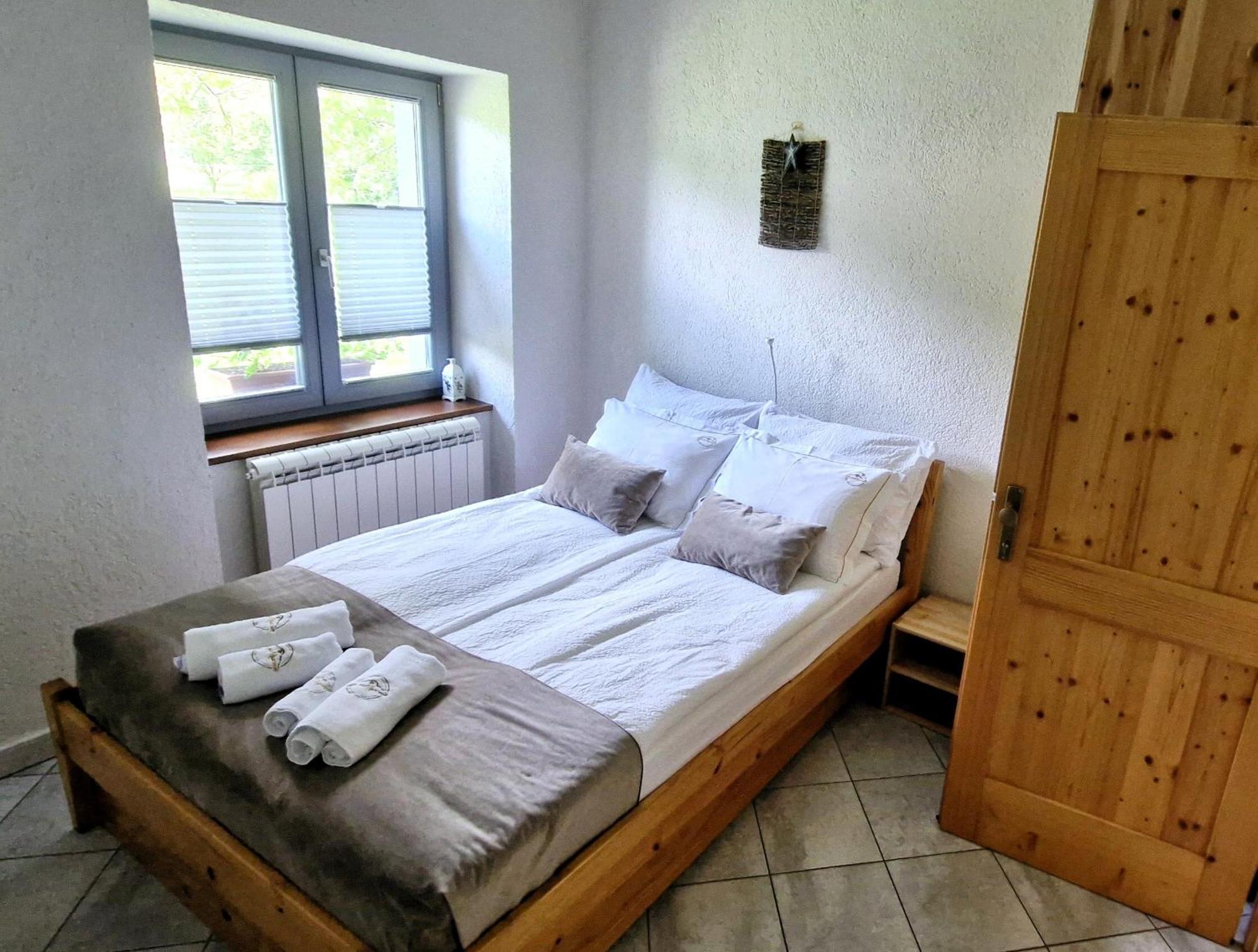 Guesthouse Idila Pod Nanosom Senozece Exterior photo